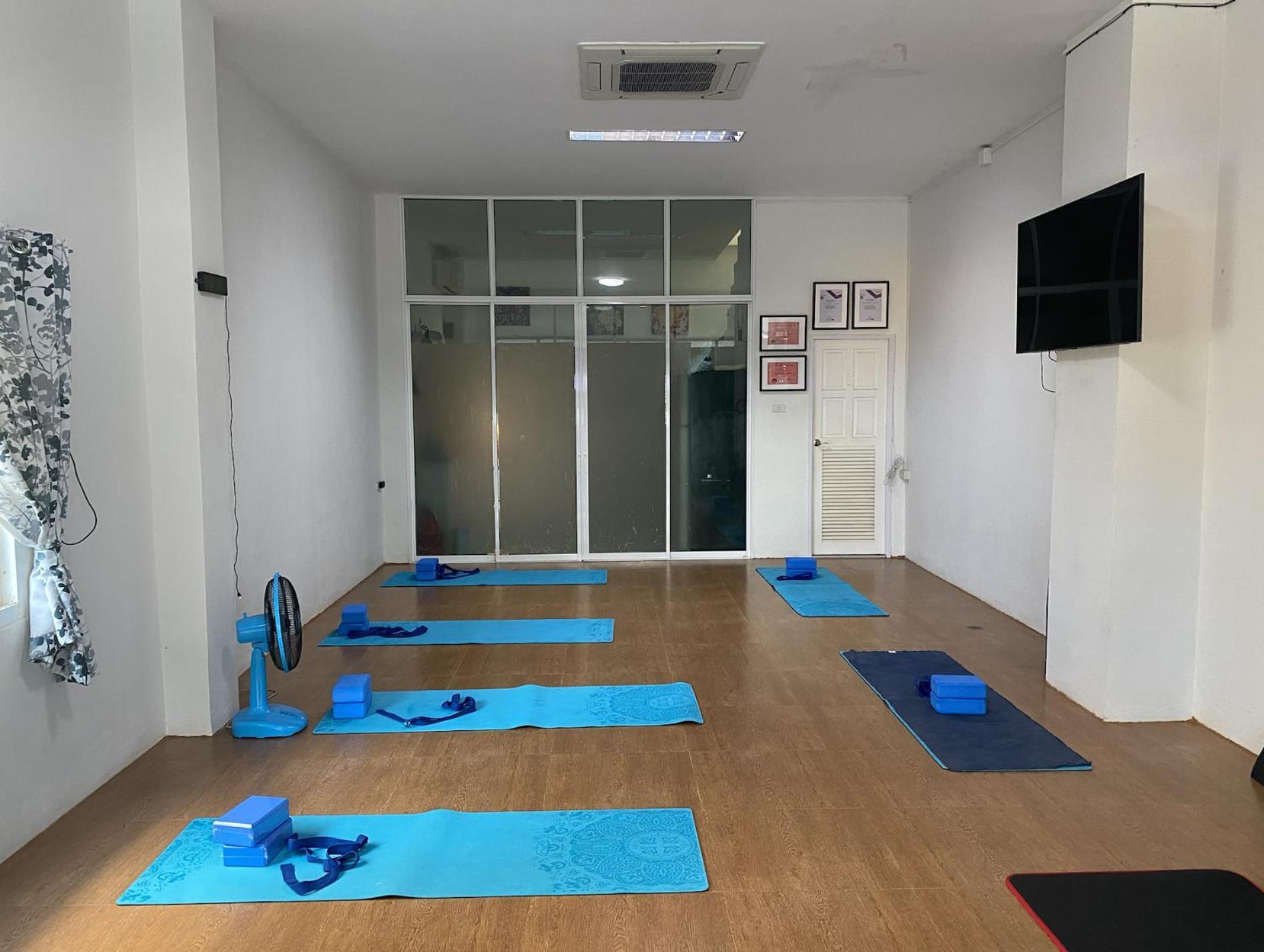 English Owned Homestay And Yoga Chalong Eksteriør billede